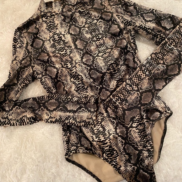 Snakeskin Fashion Nova velvet bodysuit, medium. - Picture 2 of 6